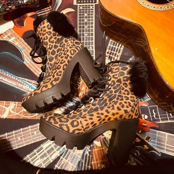 SALE!!! 🐅Fabulous Jessica Simpson Leopard Fur Top Heeled Combat Booties! - Picture 15 of 16